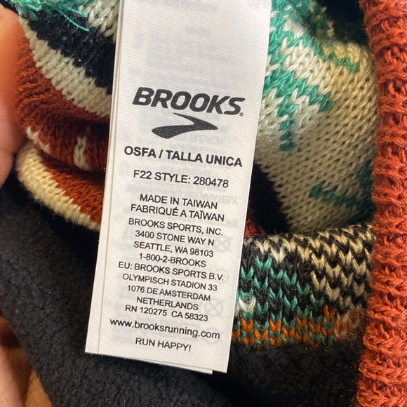 NWT Brooks Heritage Pom Christmas Beanie OSFM - Picture 7 of 8